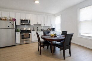 530 S Salford St in Philadelphia, PA - Building Photo