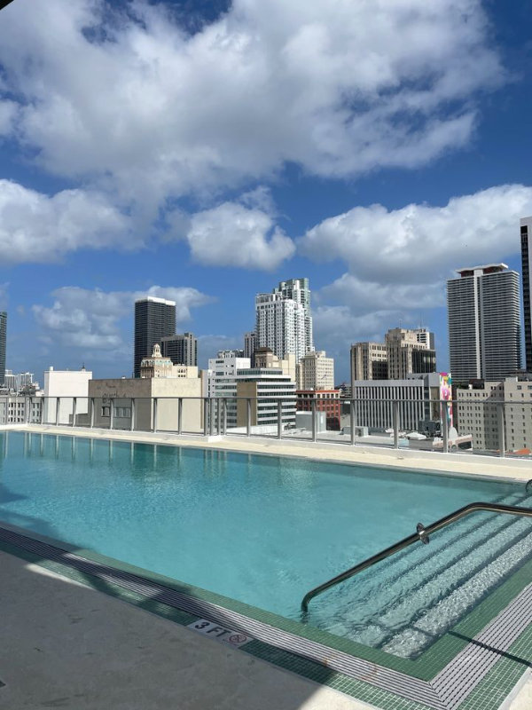 25 SW 1st St in Miami, FL - Foto de edificio - Building Photo