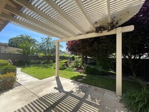 9436 Emerald Cove Ln in Elk Grove, CA - Building Photo - Building Photo