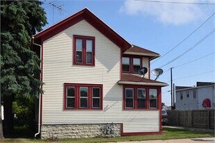 610 W 9th Ave in Oshkosh, WI - Building Photo