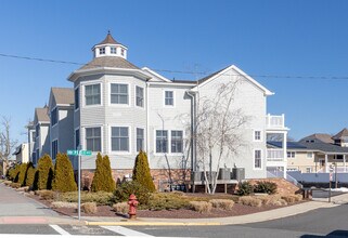 30 Main St in Avon By The Sea, NJ - Foto de edificio - Building Photo