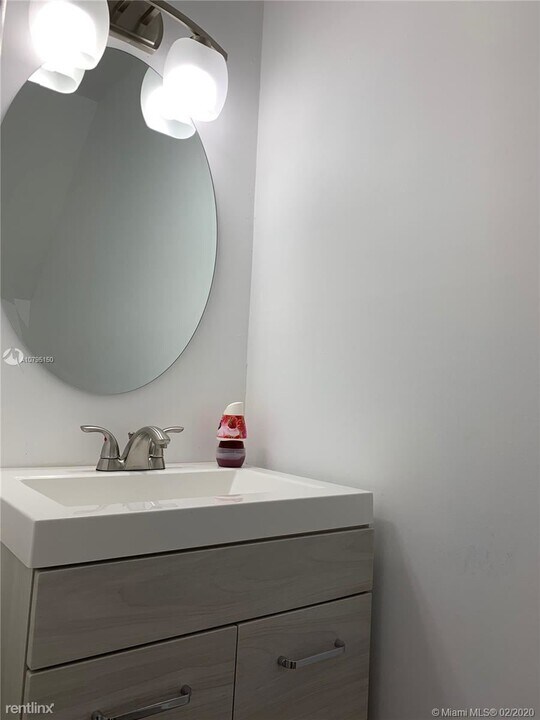 420 SW 2nd St in Miami, FL - Building Photo