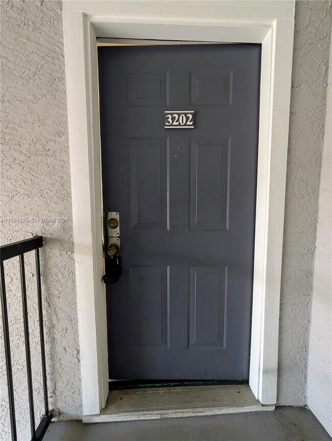 15040 SW 103rd Ln in Miami, FL - Foto de edificio - Building Photo