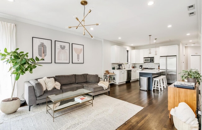 property at 1048 N Wolcott Ave