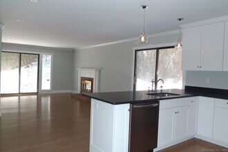 342 Heritage Vlg in Southbury, CT - Building Photo - Building Photo