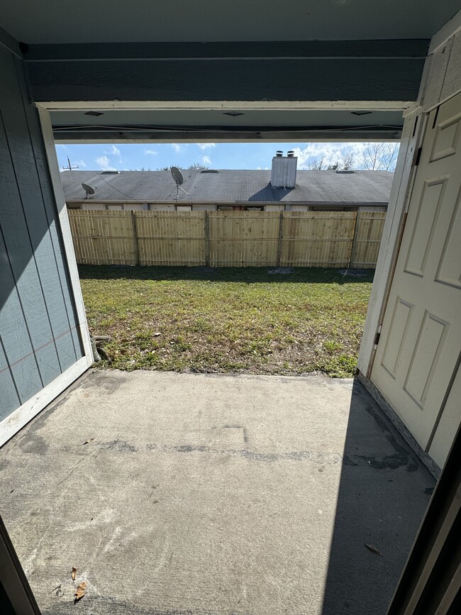 5134 Ricker Rd, Unit 3 in Jacksonville, FL - Foto de edificio - Building Photo