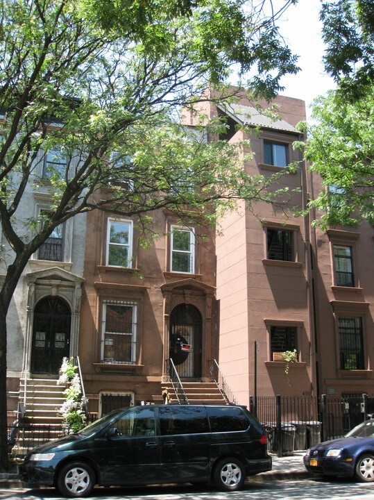 402 Franklin Ave in Brooklyn, NY - Building Photo