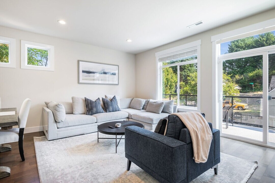 10404 2nd Pl SW in Seattle, WA - Building Photo