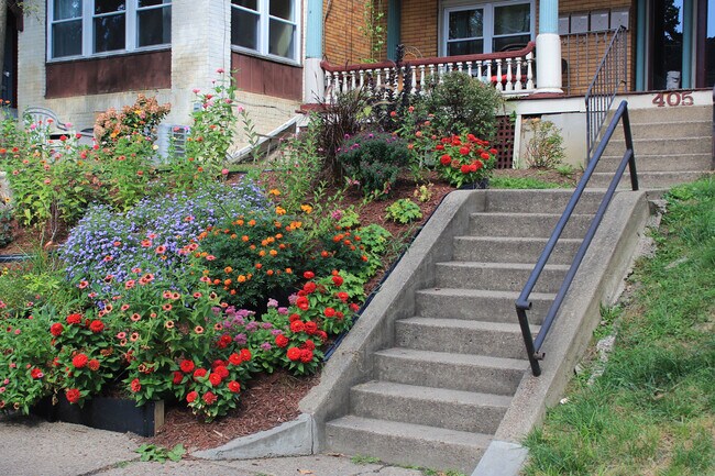 405 Biddle Ave, Unit 4 in Pittsburgh, PA - Foto de edificio - Building Photo