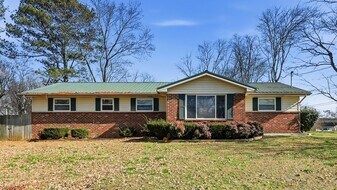 4050 Forestview Dr NW in Cleveland, TN - Building Photo