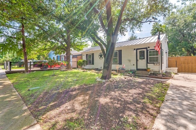 9625 Larga Dr in Dallas, TX - Building Photo - Building Photo