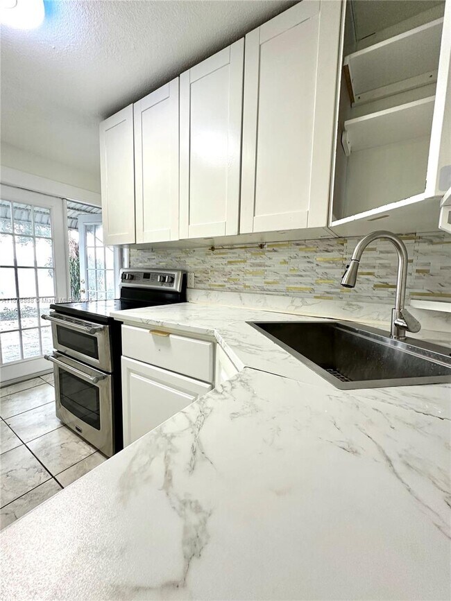 4161 SW 56th Terrace-Unit -1 in Davie, FL - Building Photo - Building Photo