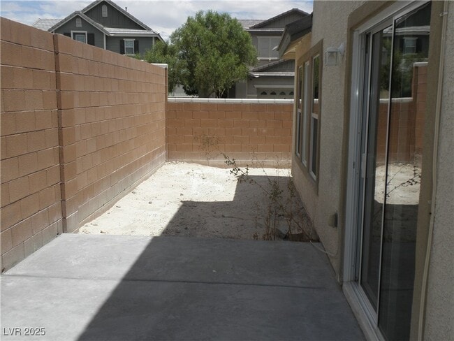 24 Marble Apex Ave