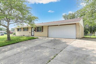 7371 Cedar Knolls Dr in Dayton, OH - Building Photo - Building Photo