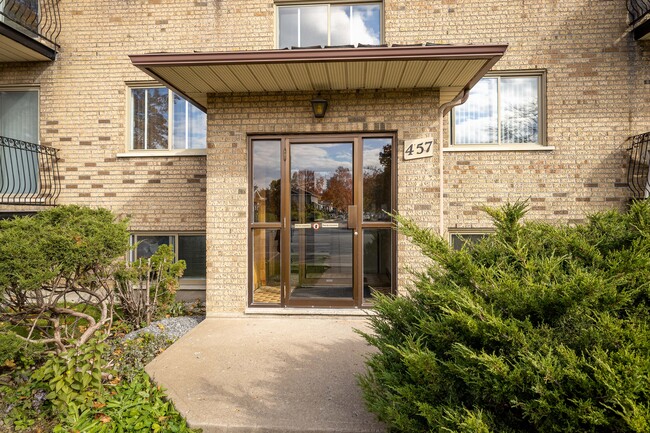 457 Laval Boul in Laval, QC - Building Photo - Building Photo