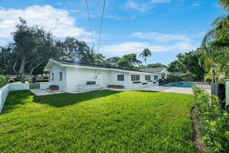 5800 Michelangelo St in Miami, FL - Building Photo - Building Photo