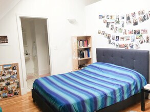 29 Brackett St, Unit 2 in Boston, MA - Building Photo - Building Photo