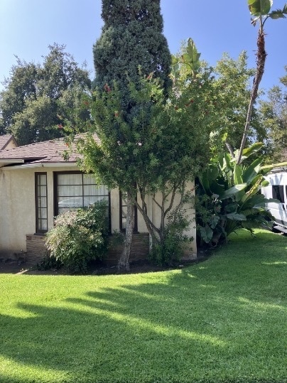 215 N Myrtle Ave in Monrovia, CA - Building Photo