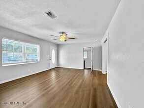 7004 Dahlgren Ct in Jacksonville, FL - Building Photo - Building Photo