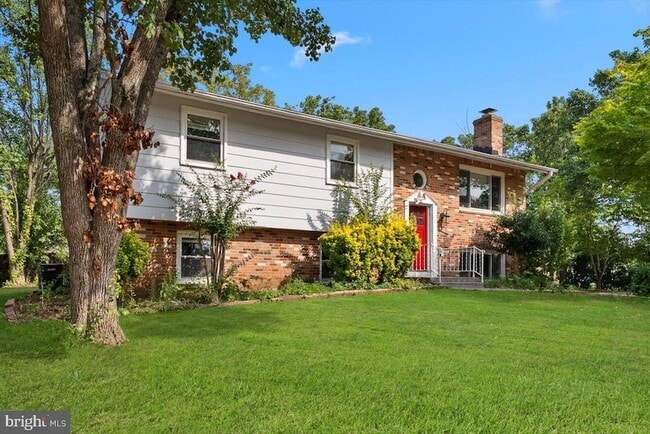 5208 Kimanna Dr in Centreville, VA - Foto de edificio - Building Photo
