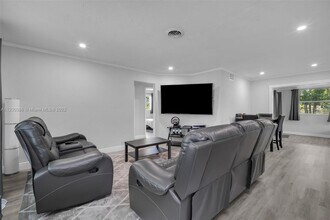 3521 NW 35th Ave in Lauderdale Lakes, FL - Building Photo - Building Photo