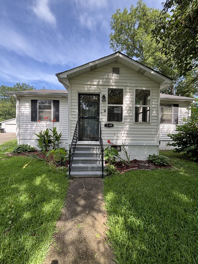 3049 Highland Dr