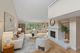 4 Farm Rd in Los Altos, CA - Foto de edificio - Building Photo