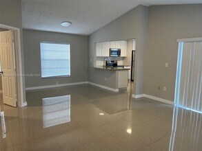19633 NW 59th Ave in Hialeah, FL - Building Photo - Building Photo