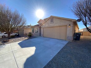 516 Whispering Meadows Dr in Rio Rancho, NM - Building Photo - Building Photo