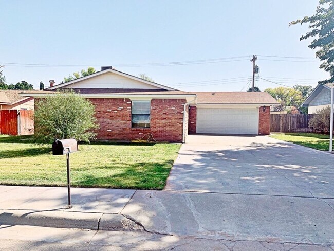 2305 W Bullock Ave in Artesia, NM - Building Photo - Building Photo
