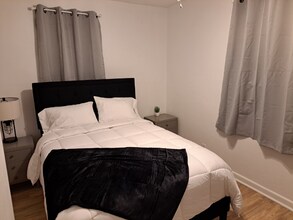 337 Woodview Ave, Unit A in Norfolk, VA - Foto de edificio - Building Photo