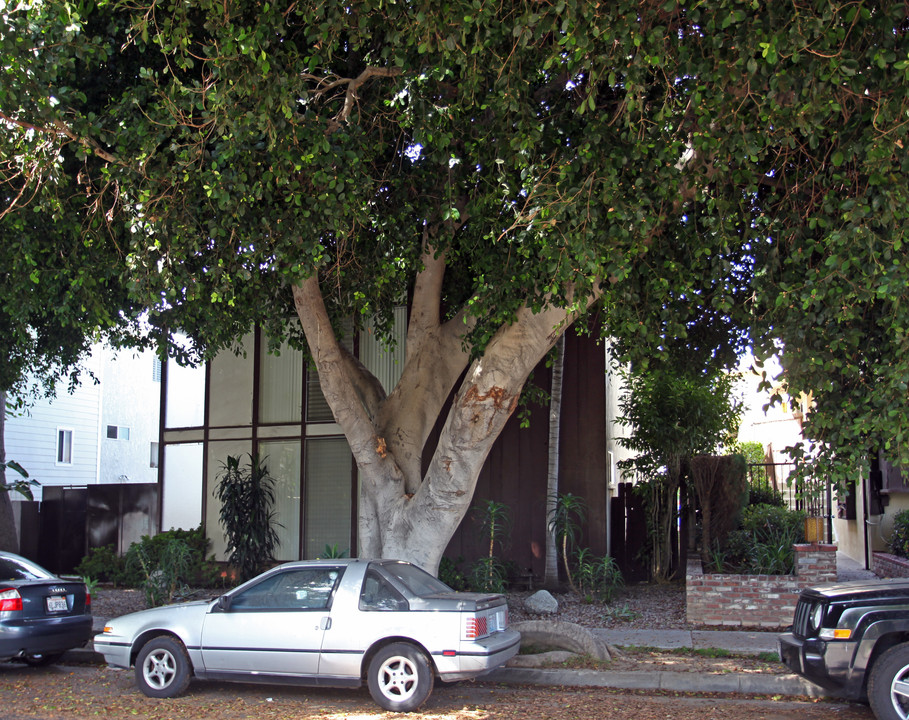 1529 Granville Ave in Los Angeles, CA - Building Photo