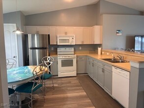 829 NE 10th Ln in Cape Coral, FL - Building Photo - Building Photo