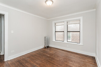 6949 S Paxton Ave in Chicago, IL - Foto de edificio - Building Photo
