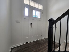 1033 Atterberg Rd in South Elgin, IL - Building Photo - Building Photo