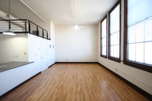 301 Central Ave NE in Albuquerque, NM - Foto de edificio - Building Photo