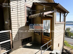 9900 NW Hoge Ave in Portland, OR - Building Photo - Building Photo