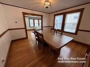 58 Edgecliff Rd, Unit 2 in Watertown, MA - Foto de edificio - Building Photo