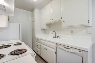 824 Maple St in Ocean Park neighborhood in in Santa Monica, CA - Building Photo - Interior Photo