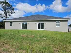 4759 30th St SW in Lehigh Acres, FL - Foto de edificio - Building Photo