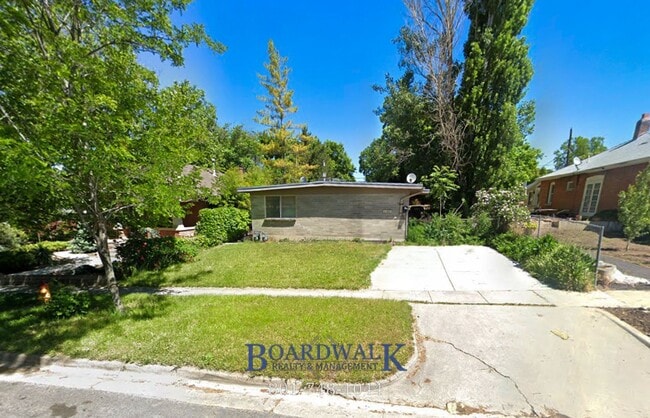 property at 1195 E Roosevelt Ave