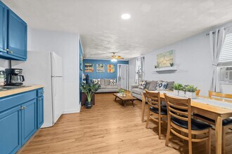 1427 W Ocean View Ave in Norfolk, VA - Building Photo - Building Photo