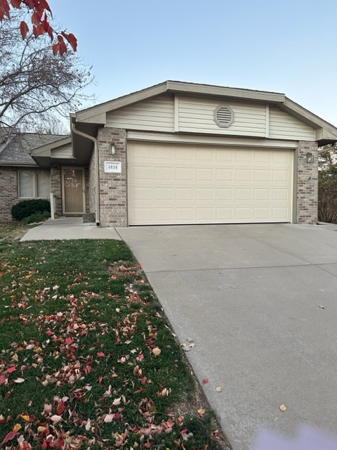 5834 Shadow Ln in Lincoln, NE - Building Photo