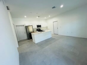 717 Tunney St in Lehigh Acres, FL - Building Photo - Building Photo