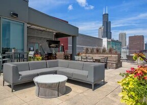 111 W Polk St, Unit 912 in Chicago, IL - Building Photo