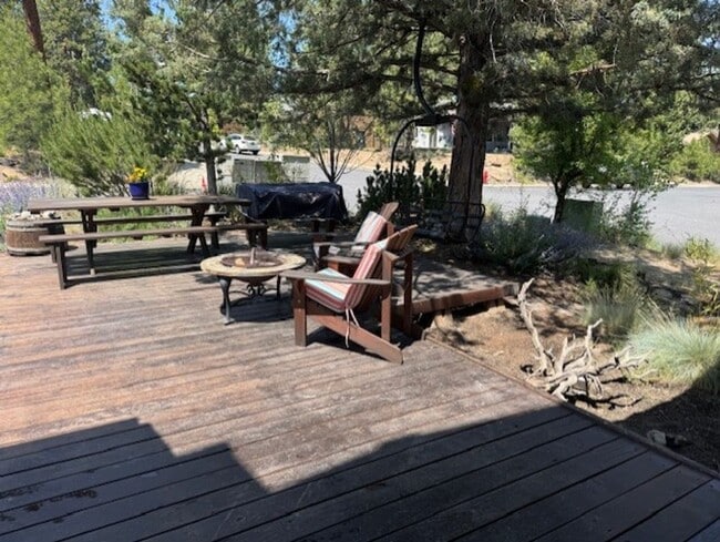 1126 NW Knoxville Blvd in Bend, OR - Building Photo - Building Photo