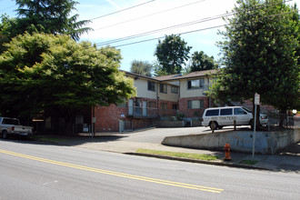 Chateau Apartments in Portland, OR - Building Photo - Building Photo