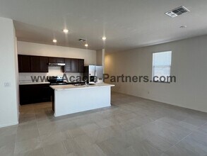 9138 E White Blf Ct in Tucson, AZ - Building Photo - Building Photo