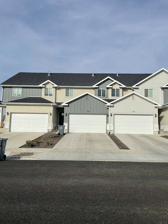 895 E Pacific Dr in American Fork, UT - Building Photo