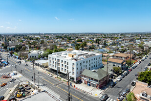 Azalea in Los Angeles, CA - Foto de edificio - Building Photo